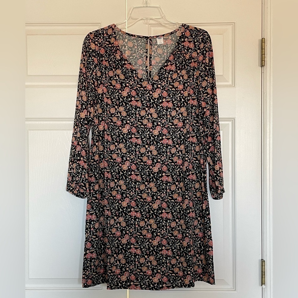 NWT Old Navy Floral Print V Neck Shift Dress. Size:S